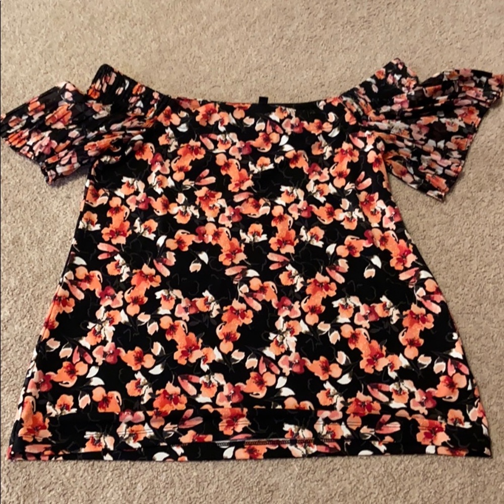 ❤️ BRAND NEW WHBM Pleated sleeve Off shoulder top